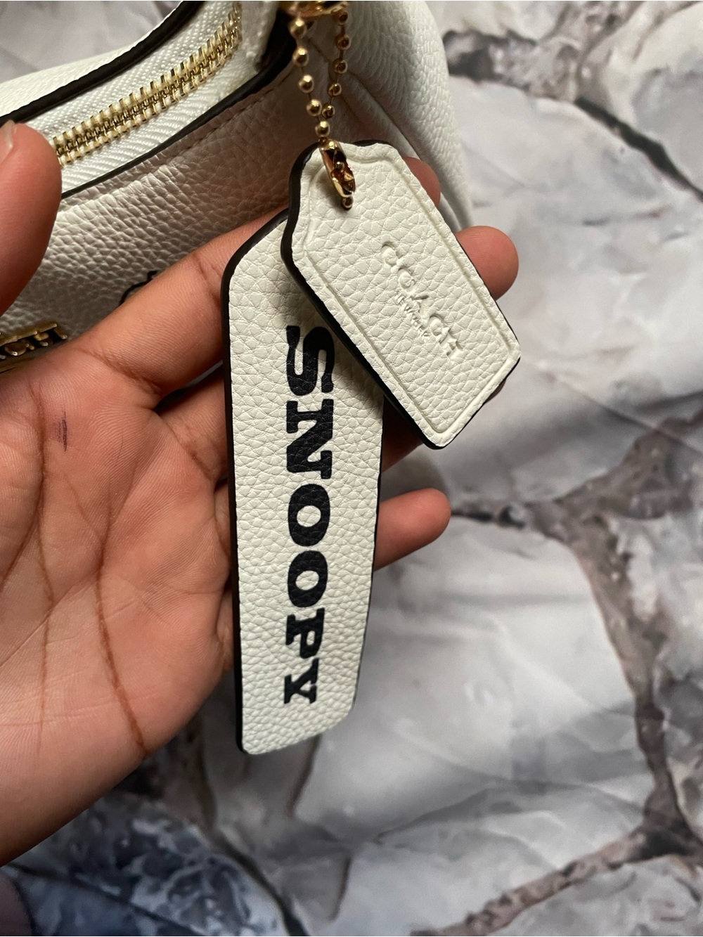 Coach X Peanuts White Pebbled Leather Shoulder - Picture 3 of 6